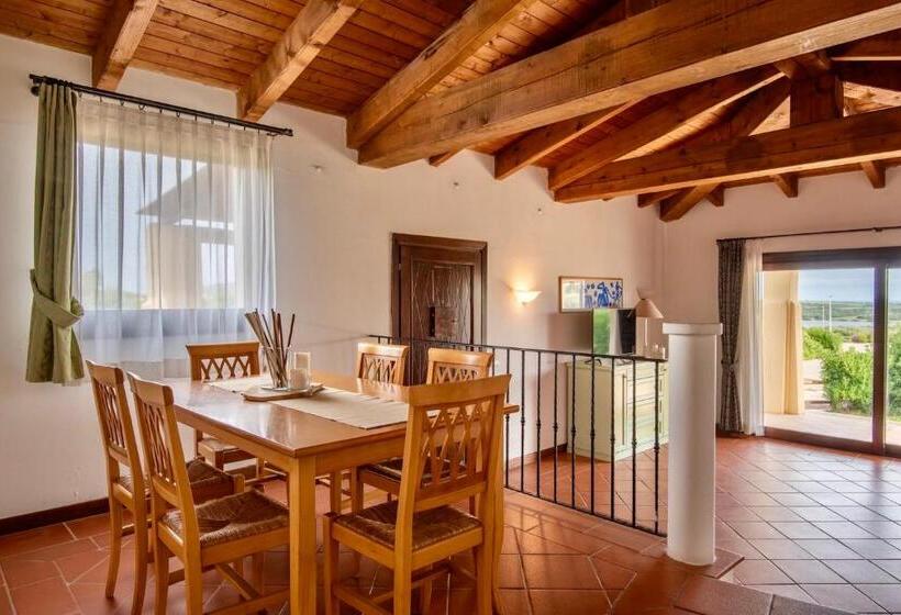 Вилла 2 Спальни, Villas With Air Conditioning And Shared Pool, Just A Few Minutes From La Pelosa Beach