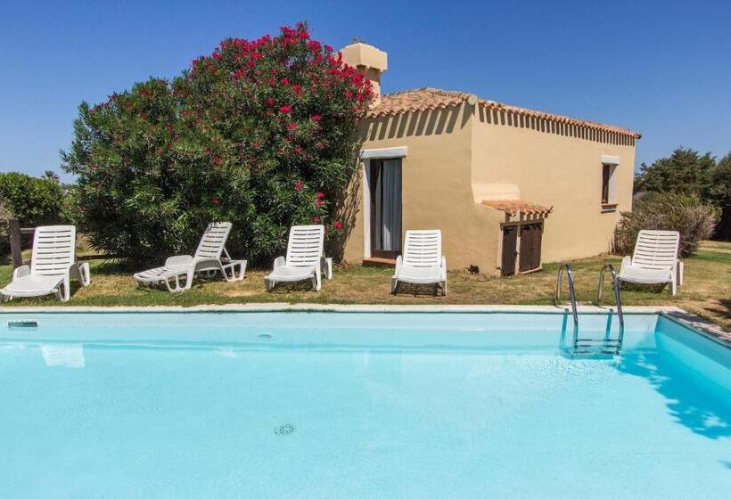 Вилла 2 Спальни, Villas With Air Conditioning And Shared Pool, Just A Few Minutes From La Pelosa Beach