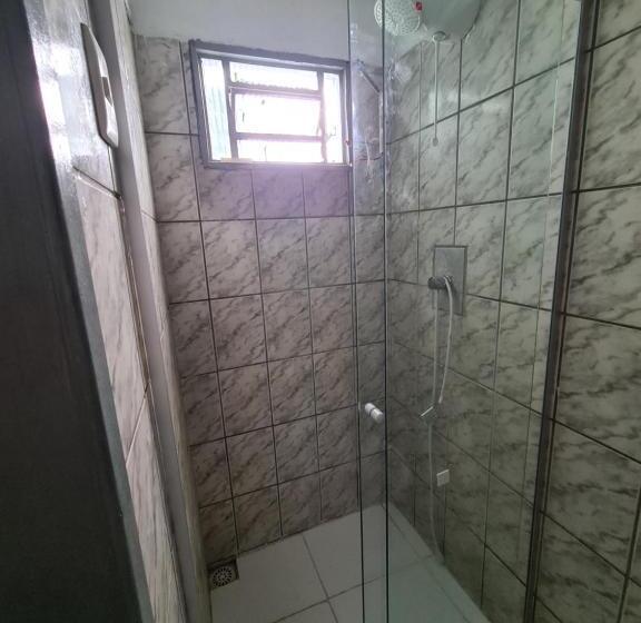 מיטה בחדר משותף, Mr Residence