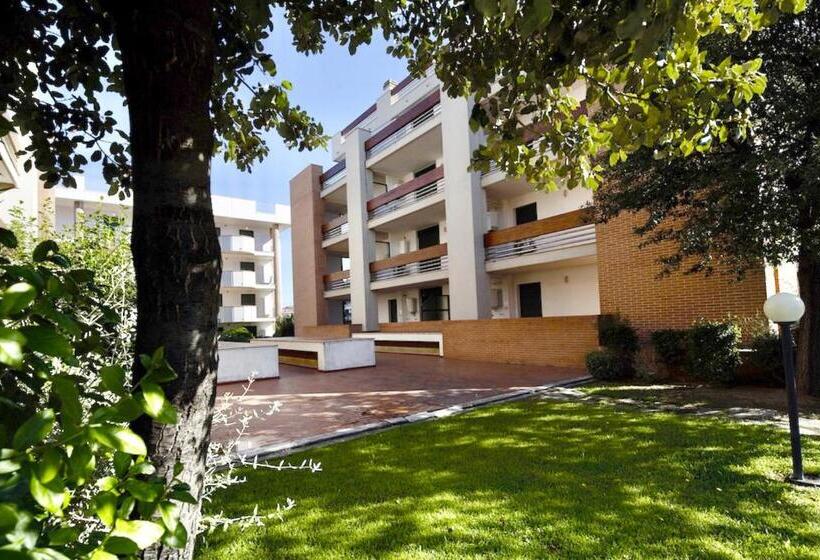 آپارتمان 2 خوابه, Isa Apartments For 6 People, 2 Bedrooms, In Residence With Swimming Pool In San Vincenzo, Just 600 M