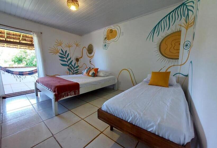 اتاق استاندارد سه تخته با سرویس بهداشتی مشترک, Circular Guest House