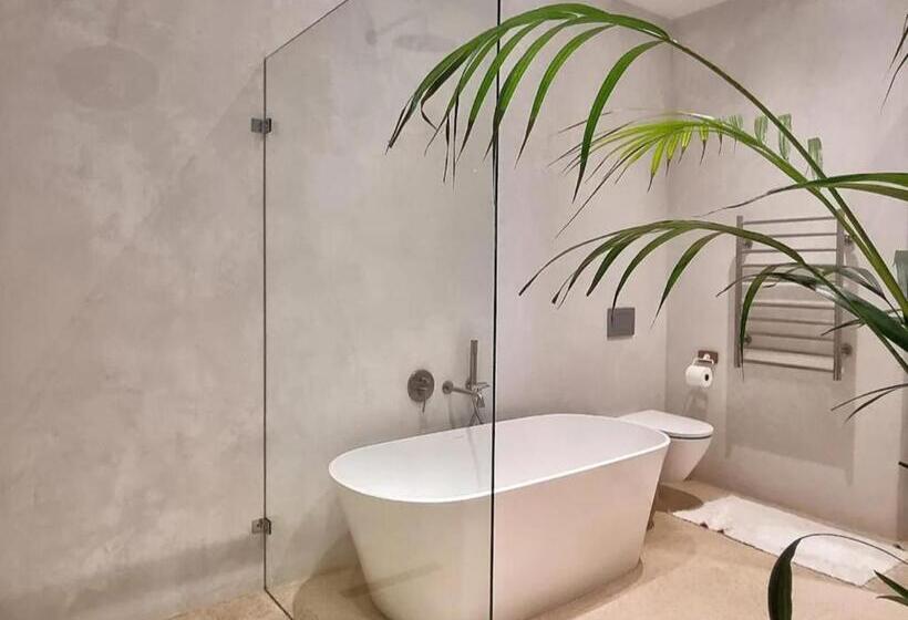 Люкс Комфорт, The Dragon Tree Guesthouse