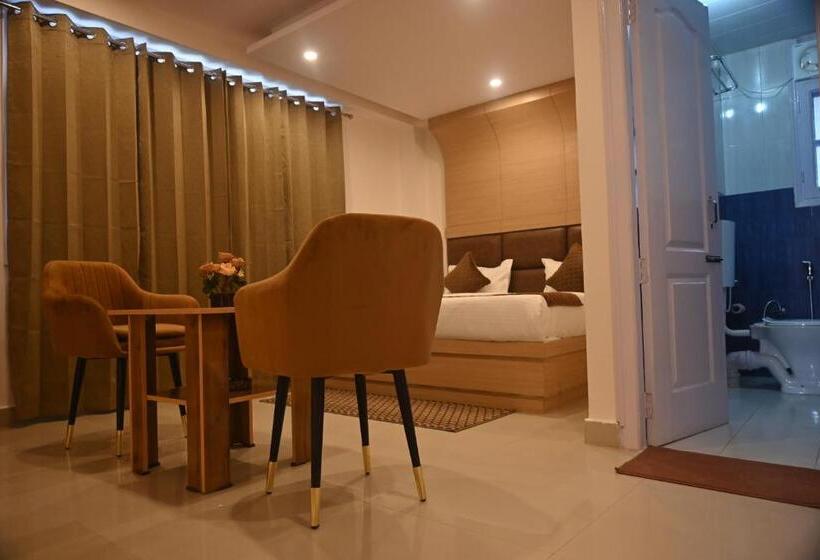 스탠다드 룸 킹사이즈 침대, Pine Ville Shimla