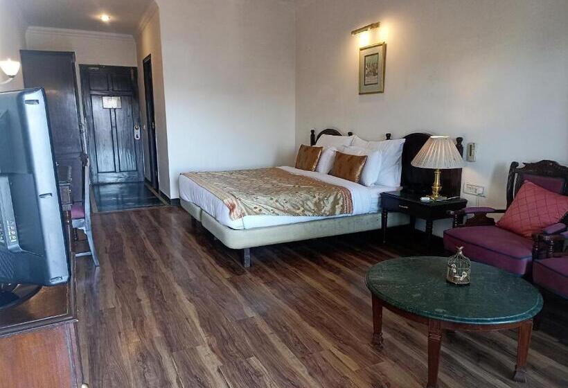 스탠다드 룸 산 전망, Kasauli Resort By Piccadily