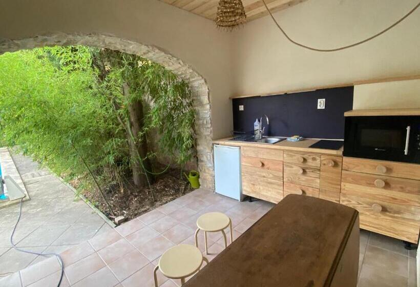 Номер Стандарт Вид на Бассейн, Le Patio Aux Oiseaux