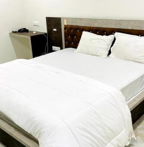 اتاق لوکس, Trishul Luxury Sangareddy