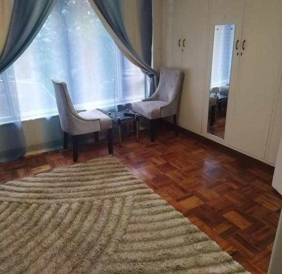Стандартный Номер Кровать Кинг, Comrades Oasis Guest House