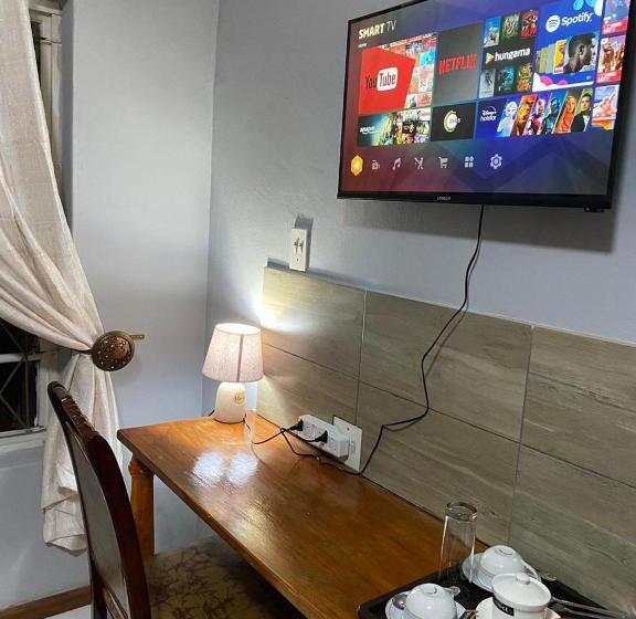 Стандартный Номер Кровать Кинг, Comrades Oasis Guest House