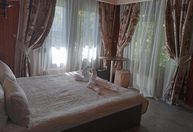 Номер Стандарт, Hillden Lodge &restaurant
