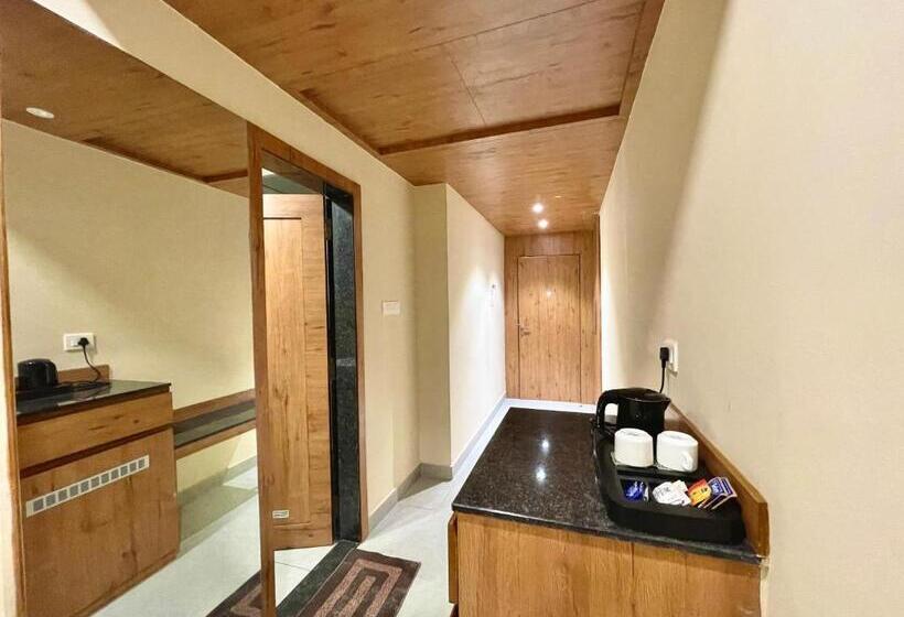 Номер Superior, Rockbay ! Puri, Swimming Pool Lift And Parking Facility Near Sea Beach & Temple Breakfast Included