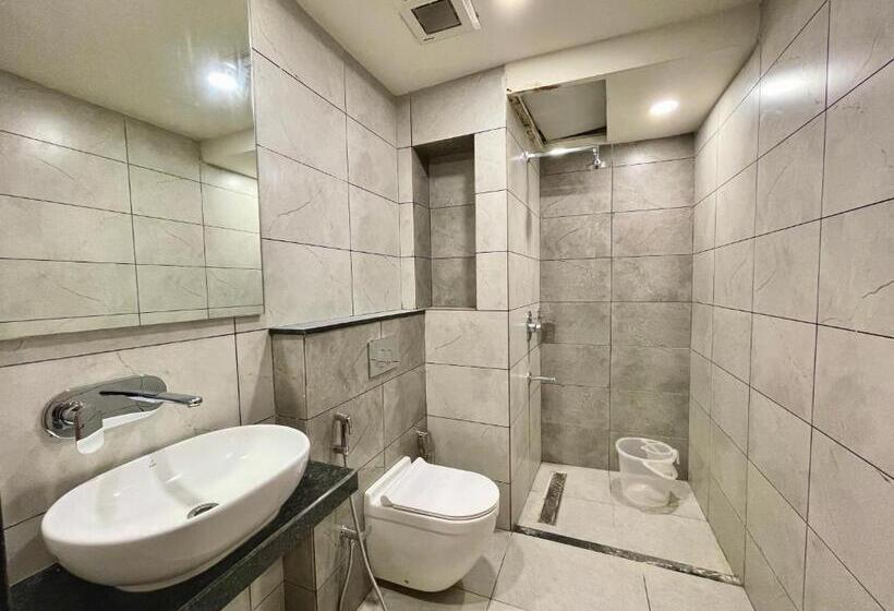 Трежместный Номер Economy, Rockbay ! Puri, Swimming Pool Lift And Parking Facility Near Sea Beach & Temple Breakfast Included