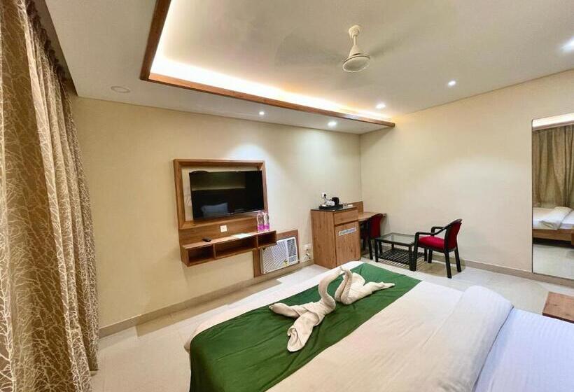 Трежместный Номер Economy, Rockbay ! Puri, Swimming Pool Lift And Parking Facility Near Sea Beach & Temple Breakfast Included