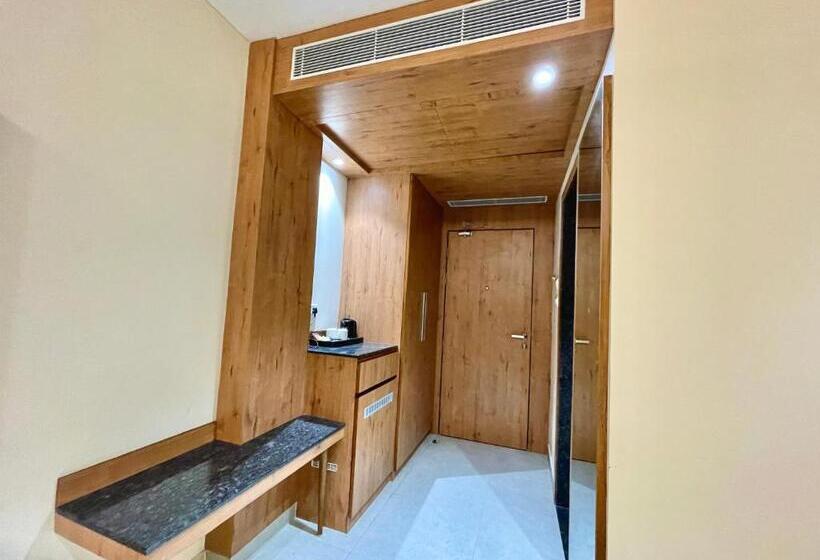 Номер Deluxe, Rockbay ! Puri, Swimming Pool Lift And Parking Facility Near Sea Beach & Temple Breakfast Included