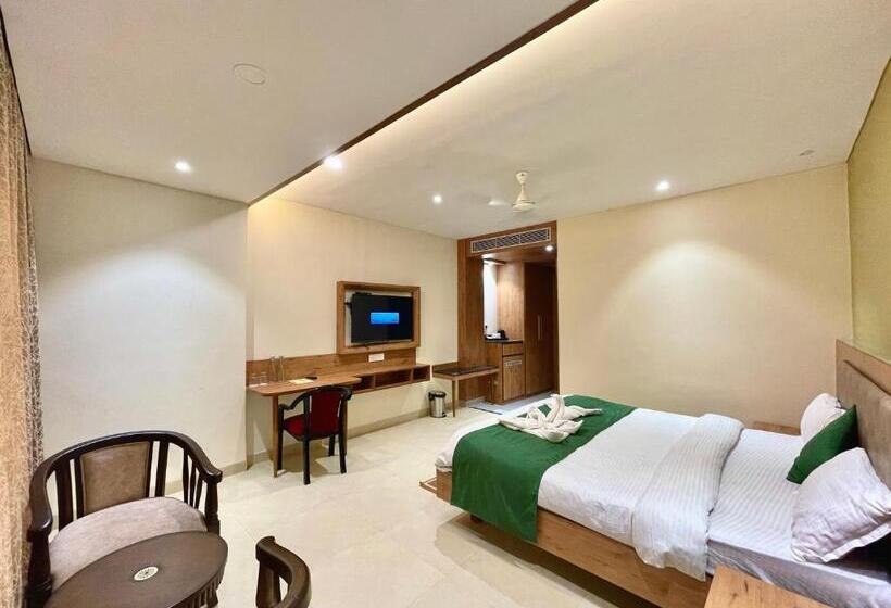Номер Superior, Rockbay ! Puri, Swimming Pool Lift And Parking Facility Near Sea Beach & Temple Breakfast Included
