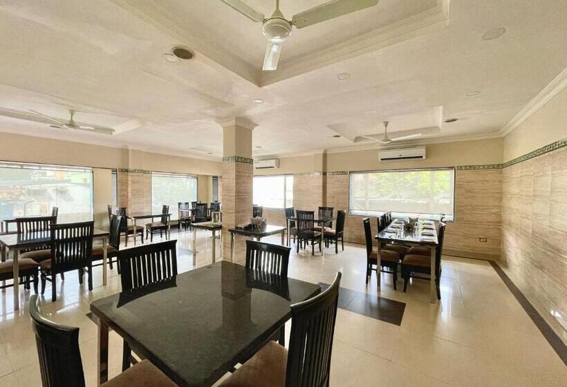 Номер Deluxe, Rockbay ! Puri, Swimming Pool Lift And Parking Facility Near Sea Beach & Temple Breakfast Included
