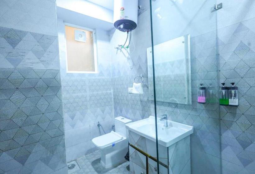 اتاق لوکس, Clay Inn Hotel, Sohna Road, Sector 49, Gurugram