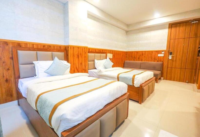 اتاق لوکس, Clay Inn Hotel, Sohna Road, Sector 49, Gurugram