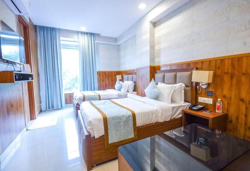 اتاق لوکس, Clay Inn Hotel, Sohna Road, Sector 49, Gurugram