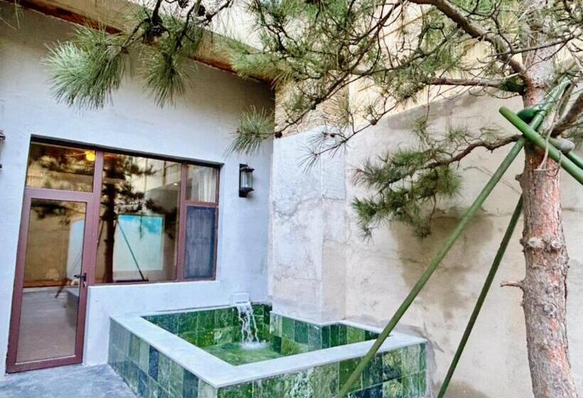 Люкс, Rainbow Valley Hot Spring