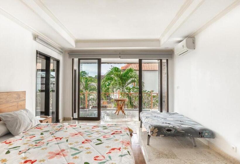 Номер Deluxe с Балконом, Large Room With Pool Walking Distance To Beach