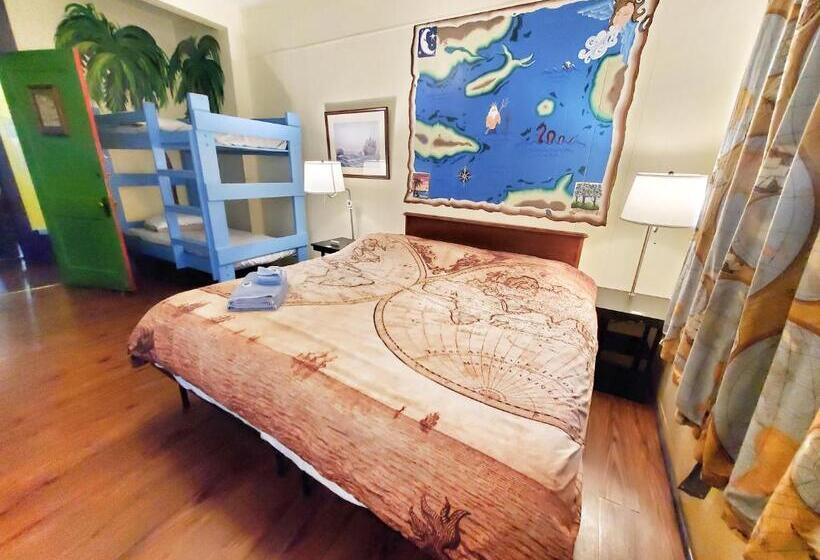 Семейный Номер, The Pirate Haus Inn