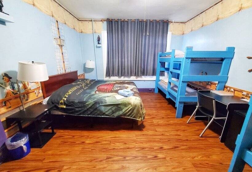 Семейный Номер, The Pirate Haus Inn