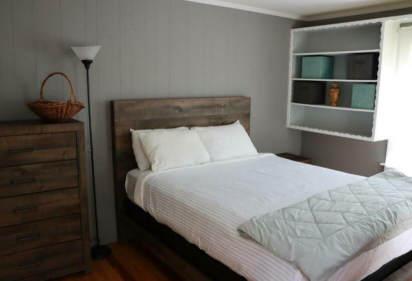 Дом 4 Спальни, Sea View Motel