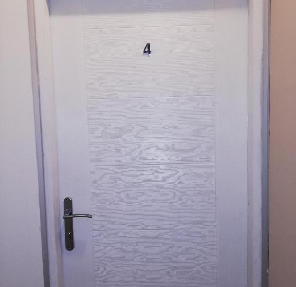 اتاق استاندارد چهار تخته, Blue Carpet Rooms