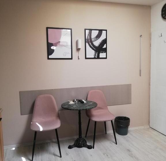 اتاق استاندارد چهار تخته, Blue Carpet Rooms