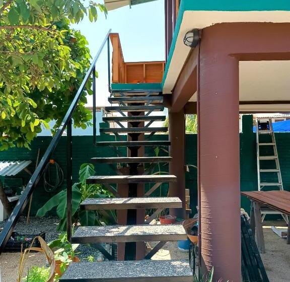 Номер Стандарт Вид на Сад, Oridleys Hostel16