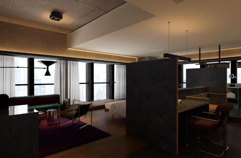 Президентский Люкс, 彼厅酒店hotel In Between