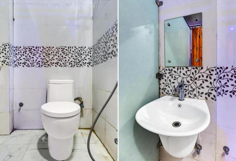 غرفة كلاسيكية ثلاثية, Super Oyo Aruna Banquet And Guest House