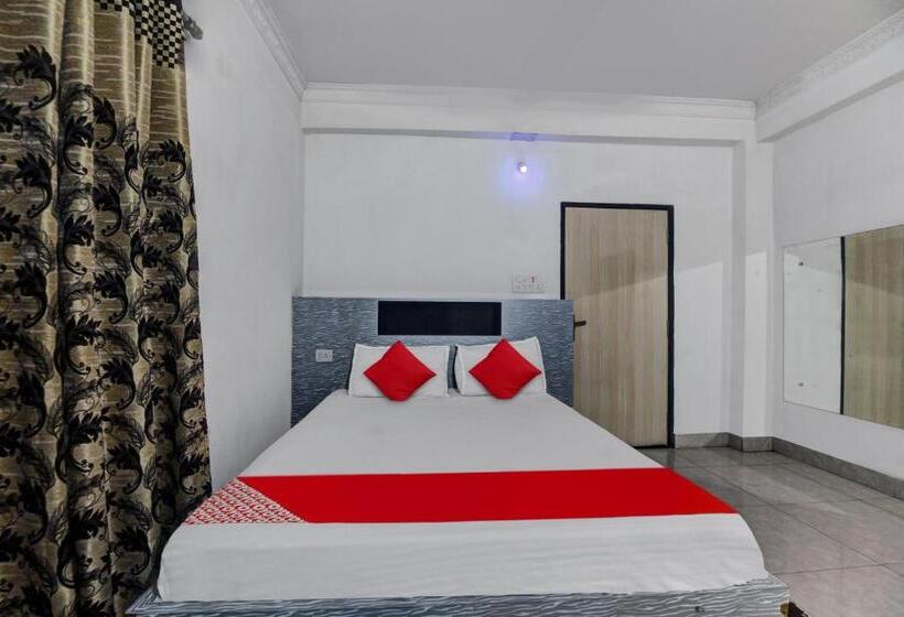 غرفة كلاسيكية ثلاثية, Super Oyo Aruna Banquet And Guest House