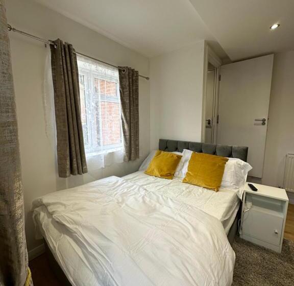 Студия Deluxe, Keedonwood Road Bromley, Rooms With Free Wifi