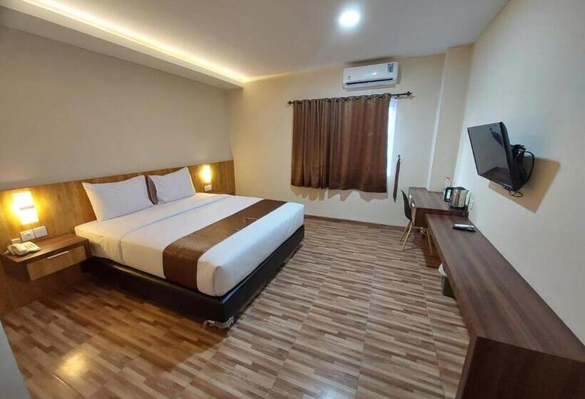 اتاق سوپریور با تخت بزرگ, T Hotel Kualanamu