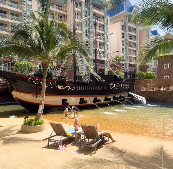 Апартаменты 1 Спальня Вид на Бассейн, Grande Caribbean Condo Resort Pattaya G2008