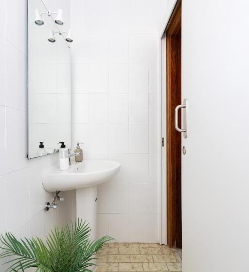 اتاق لوکس با بالکن, Eden Rentals 102 Surfy Stylish Bed&coffee Balcony