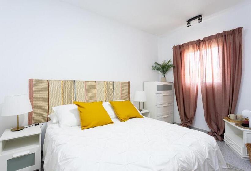 اتاق لوکس, Eden Rentals 105 Surfy Stylish Bed&coffee Room