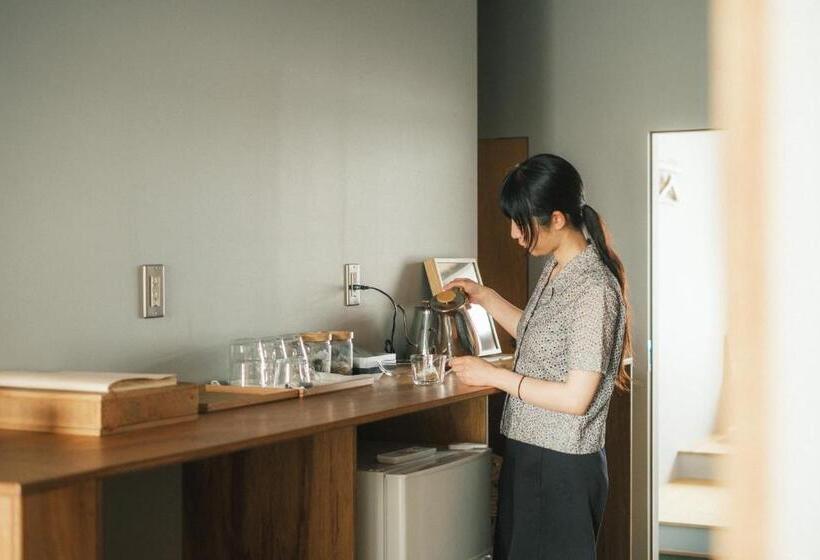 اتاق استاندارد یک نفره, Okazaki Micro Hotel Angle