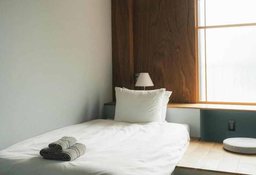 اتاق استاندارد یک نفره, Okazaki Micro Hotel Angle