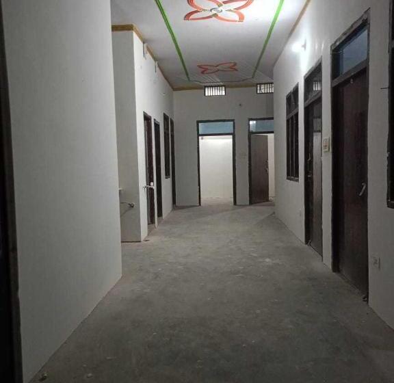 اتاق کلاسیک سه تخته, Oyo Highway Destiny
