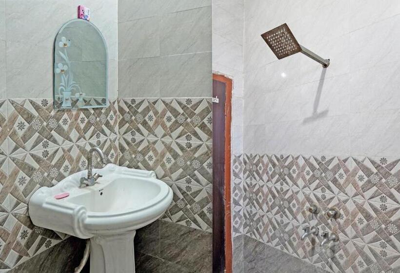 Трехместный Номер Классика, Oyo Flagship 81535 Hotel Krishna Vandanam