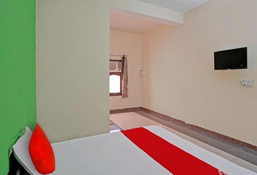 Трехместный Номер Классика, Oyo Flagship 81535 Hotel Krishna Vandanam