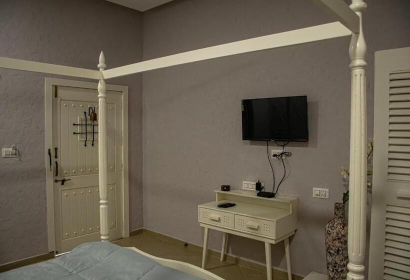 Номер Стандарт Вид на Бассейн, The Village Resort Mundra