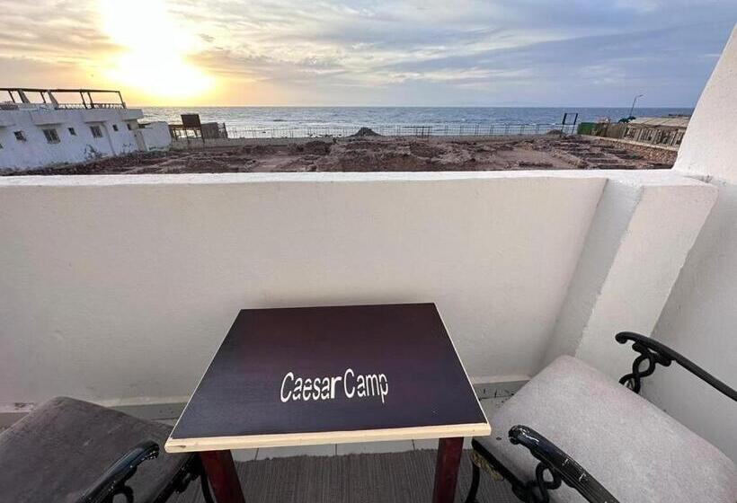 غرفة قياسية مطلّة علي البحر مزوَّدة بشُرفة, Caesar Camp