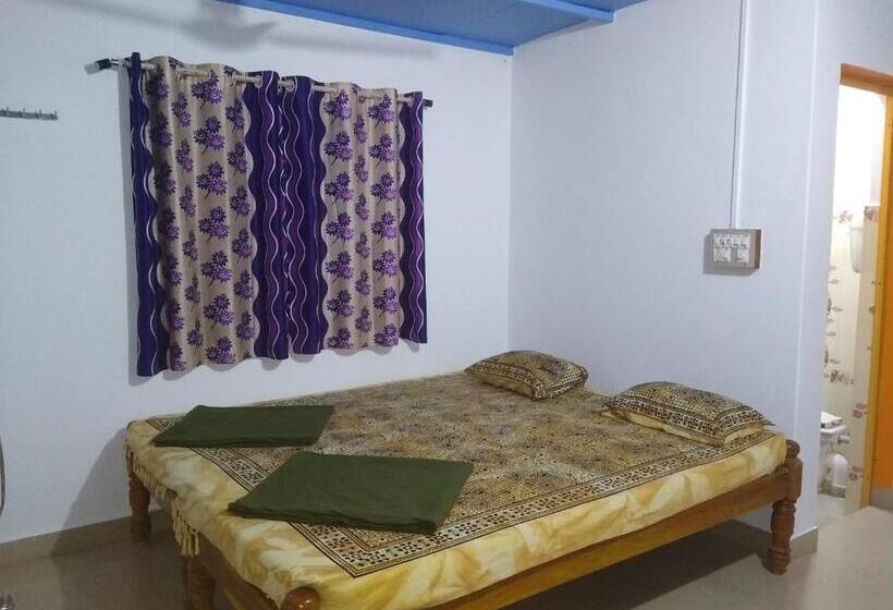 Номер Стандарт с Балконом, Gundappa Cafe Gokarna Kudle Beach
