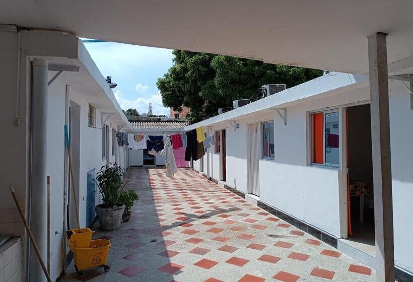 اتاق ساده سه‌ نفره, Hostal Kenndy