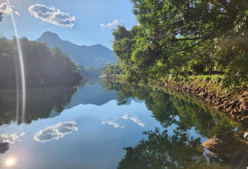 Deluxe room with river view, Puprai Tarnnarm Resort