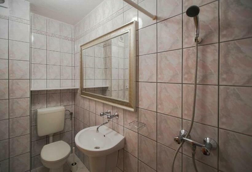 Трехместный Номер Базовый, Dom Wczasowy Kormoran Niechorze   300m Od Plaży