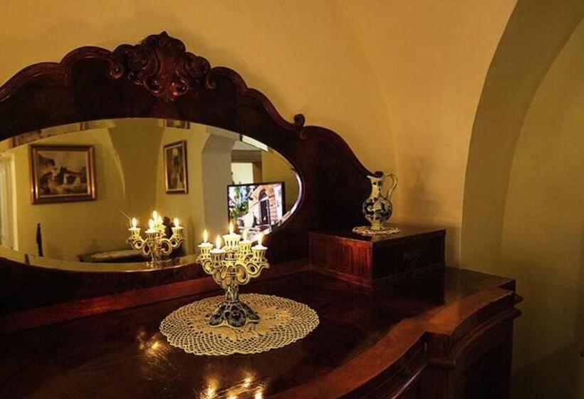 اتاق خانوادگی, Fronius Boutique Residence